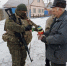 Вчера добровольцы отряда «БАРС-Курск» совместно с сотрудниками военной полиции раздавали гуманитарную помощь в поселке Глушково - Газета Дмитриевский вестник