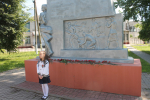 У памятника юной партизанки